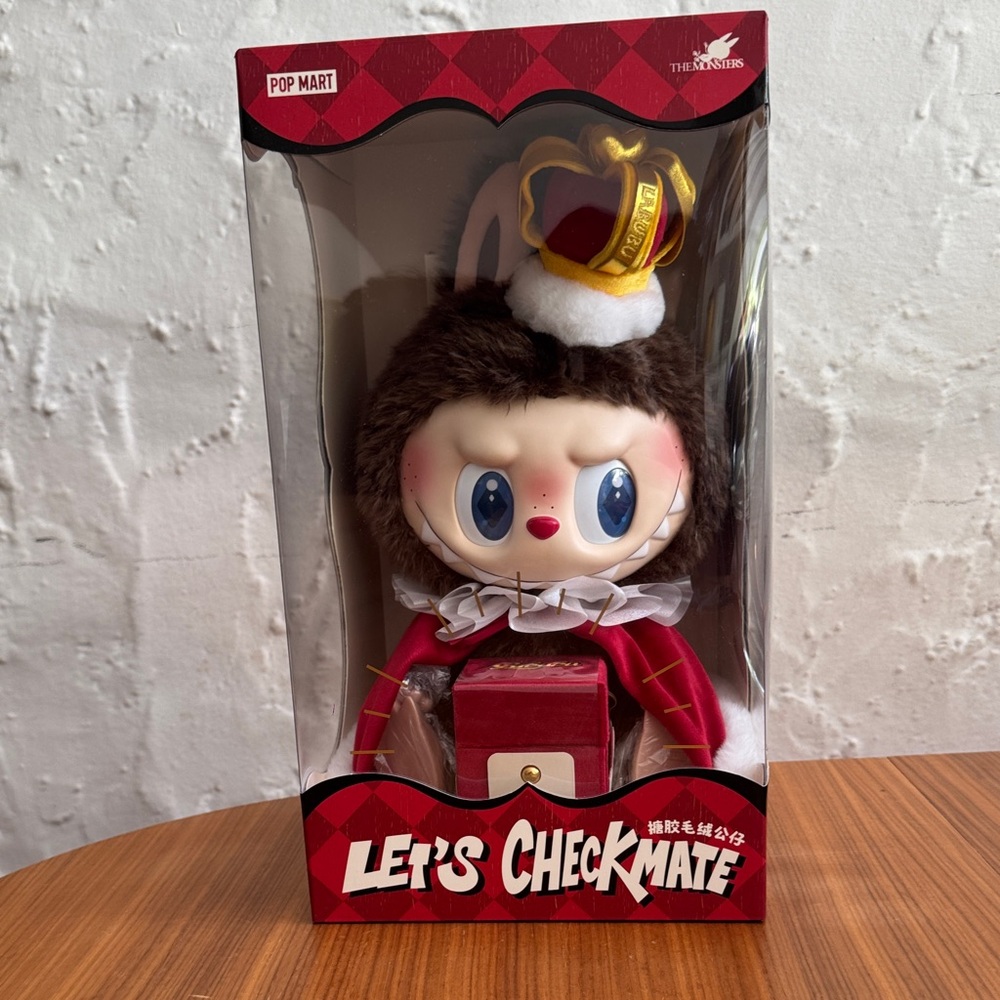Pop Mart Let's Checkmate Figure NIB, Labubu, authentic VALENTINE KING!💌